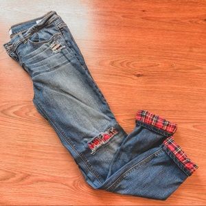 Super cute plaid distressed skinny jeans!